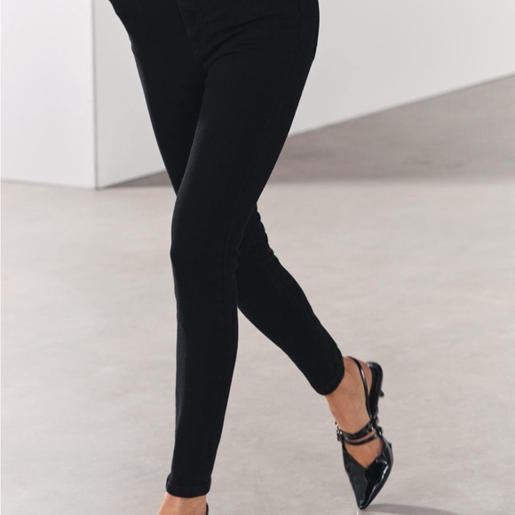 ZARA High Waisted Jeans - Picture 4 of 16